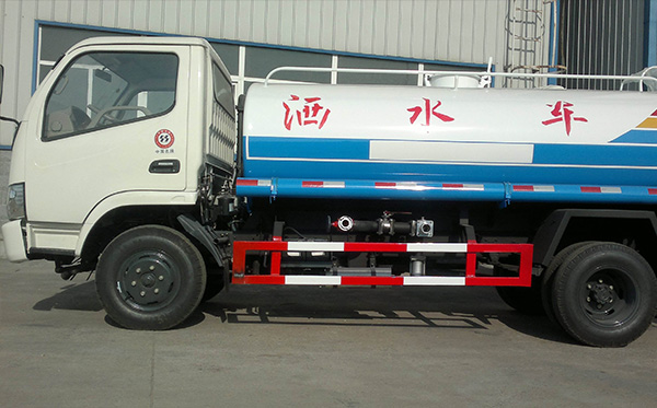 湖北程力東風(fēng)小多利卡灑水車為什么那么多人購買